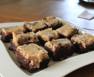 Brownie med salt karamell og nøtter