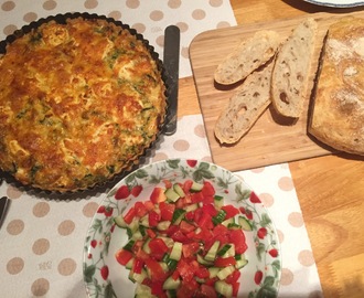 Superdeilig pai med salat og eltefritt brød