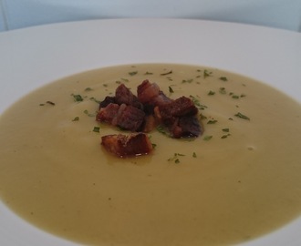 KÅLROTSUPPE MED KARRI, KOKOSMELK OG INGEFÆR