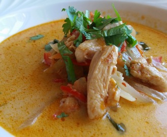 RED CURRY THAI CHICKEN SOUP