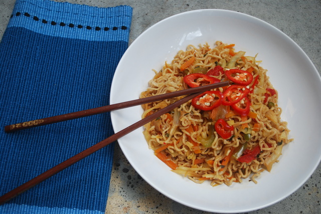 Hakka noodles – indisk-kinesiske nudler med grønnsaker