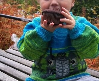 Mobilblogg: Kasper koser seg med muffin