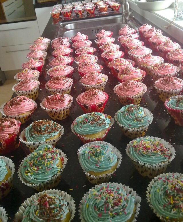 100 Cupcakes på kjøkkenbenken