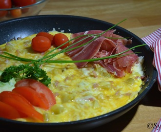 Omelett med skinke og ost