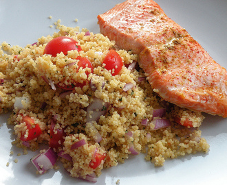 Ørret med karri & couscous salat