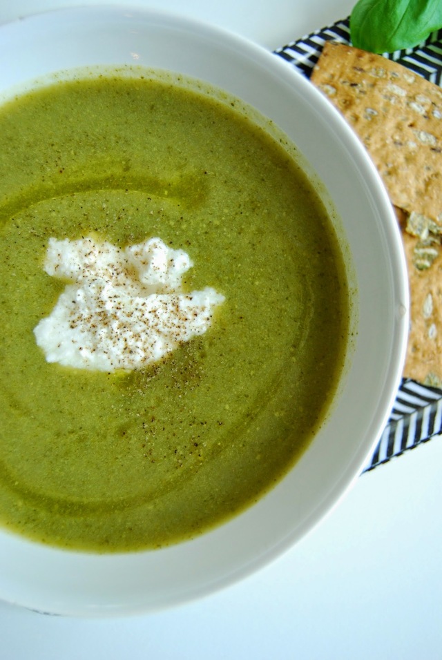 Høstsuppe: Kremet brokkolisuppe med riccotta