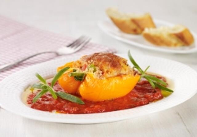 Fylte paprikaer med hot tomatsaus