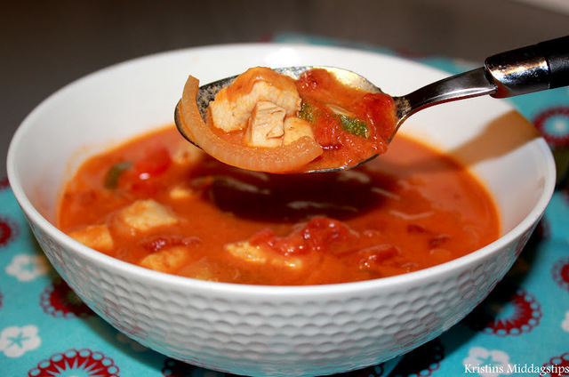 Kylling- og grønnsakssuppe med curry og kokosmelk