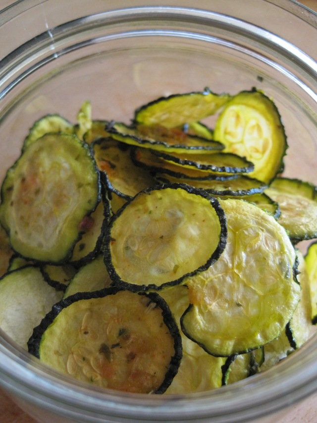 Spicy raw squash chips