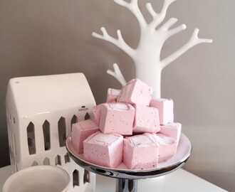 Friske luftige rosa bringebærmarshmallows