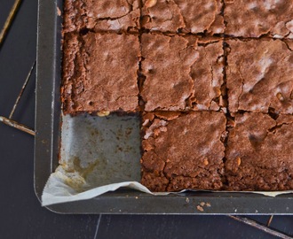 Brownies med nøtter og tørket frukt