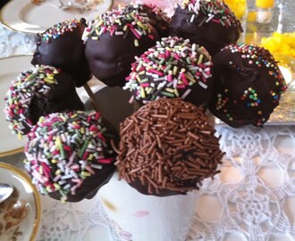 CAKE POPS