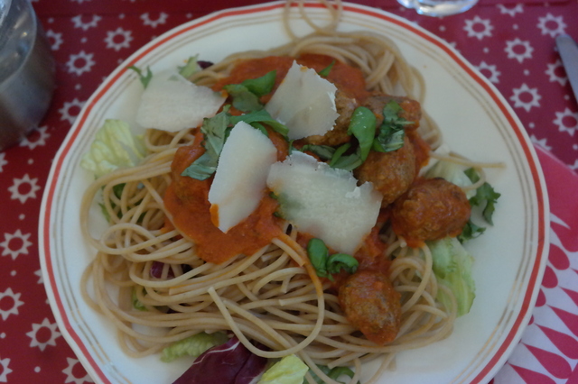 Spagetti med kjøttboller og tomatsaus