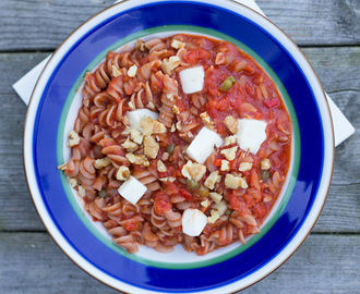 Pasta med smakfull tomatsaus og mozzarella