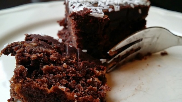 Saftig gluten- og melkefri langpanne sjokoladekake