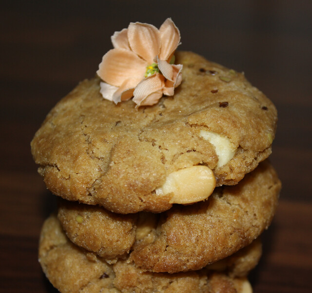 Cookies med macadamianøtter og hvit sjokolade