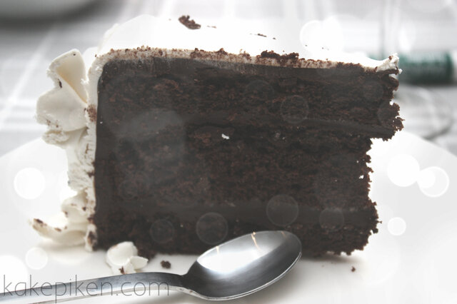 White Pillow Cake – med sjokolade på innsiden.