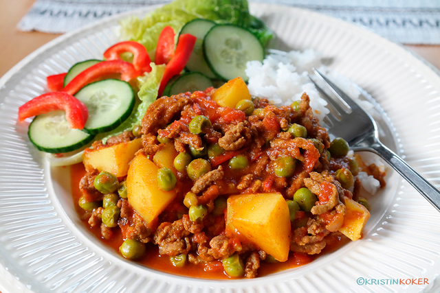 Kima curry, enkel karrigryte med kjøttdeig, poteter og erter