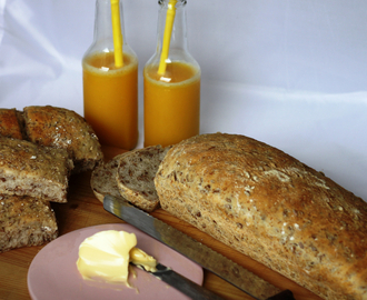 Rugbrød med hel rug. Holdbart og godt brød!