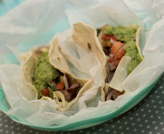 Hvetetortillas med ovnsbakt fennikel og asparges, quinoa, ytrefilet av okse, tomatsalsa og spicy guacemole