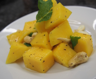 Brasilianske Mama Robertas mango-, cashew- og myntesalat