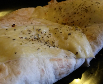 Hjemmelagd pizza og calzone. Ingen søl og ingen heving.