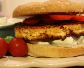 Krydret lakseburger med tzatziki