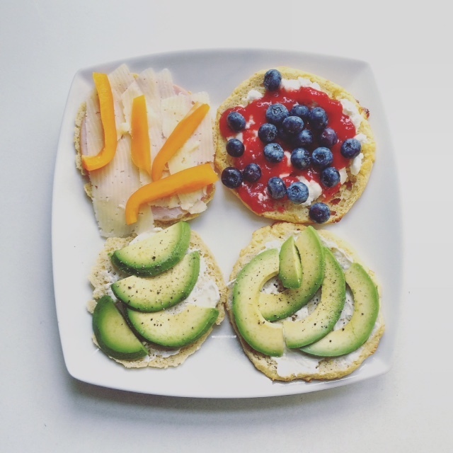 Rundstykker med mandelmel og cottage cheese