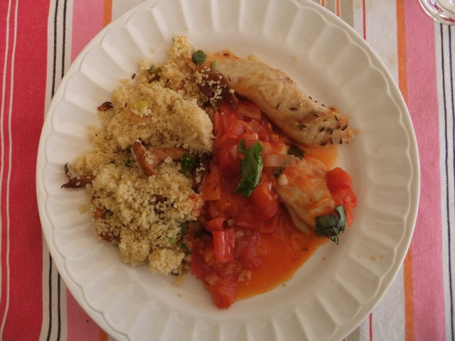 Kylling med tomatsaus og couscous