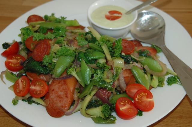 Varm salat med chorizopølse og sennepskrem