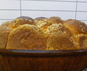 LEMON PULL APART LOAF (I LEIRGRYTE)