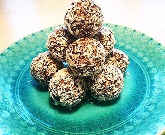 Chocolate balls with dates