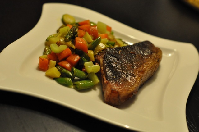 Sous Vide T-Bone Steak med pannestekte grønnsaker