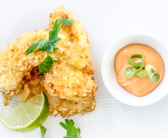 Crunchy fiskepinner med hot dip