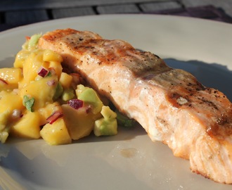 Grillet laks med mangosalsa