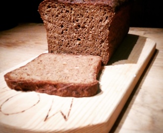 Saftig mørkt brød - glutenfritt og melkefritt