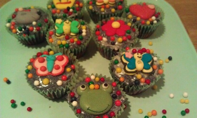 Mini cupcakes for barn :)
