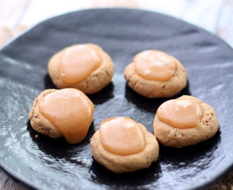 Minicookies med karamellfyll