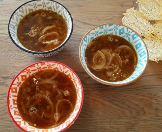 Løksuppe med hvitvin og sprøstekt parmesan ♫♫