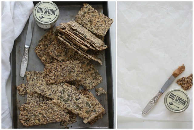 Crispbreads with seeds and oats