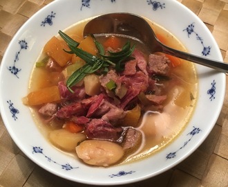 Suppe på knoke med bønner og rotgrønnsaker