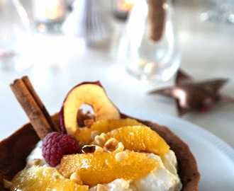 Pepperkake skåler og kremmerhus til Julens desserter.