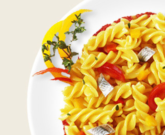 Fusilli med ansjos og paprika i tomatsuas