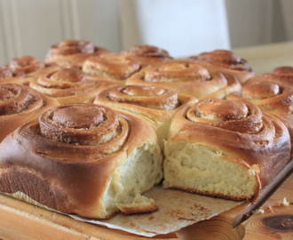 Kanelboller med brunt sukker og kardemomme & litt om årets juniormatblogger