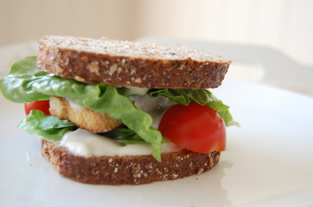 Vegansk BLT sandwich