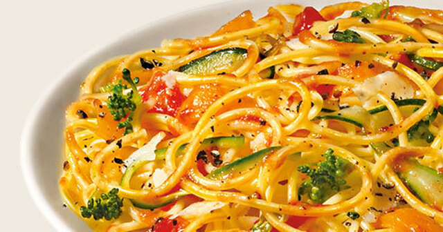 Capellini med grønnsaker og pecorino