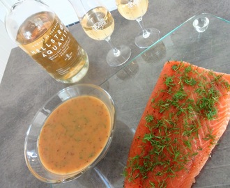 Akevittgravet laks med Hellstrøm Aquavit, servert med sennepsaus ♫♫ ♥