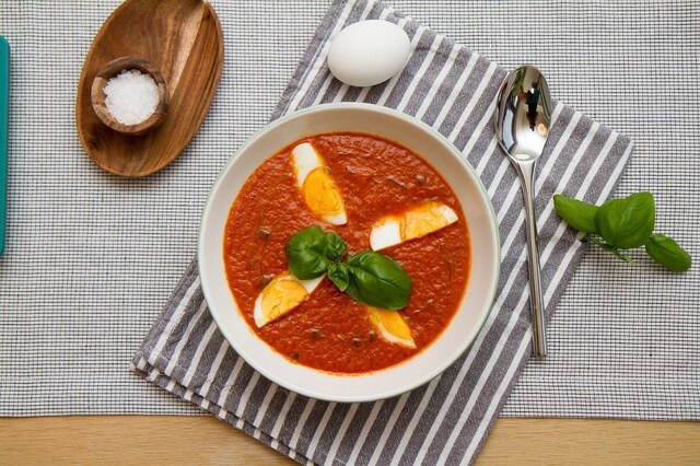 Hjemmelaget tomatsuppe med egg | Det glade kjøkken