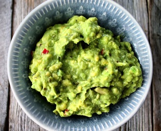 Klippfiskboller med mangosalat og guacamole