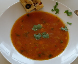 Nydelig linsesuppe med kylling og chili